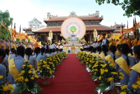 Thừa Thiên Huế: Dâng hoa cúng dường Lễ Kỷ niệm Khánh Đản ảnh 4