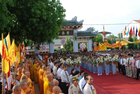 Thừa Thiên Huế: Dâng hoa cúng dường Lễ Kỷ niệm Khánh Đản ảnh 6
