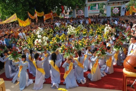 Thừa Thiên Huế: Dâng hoa cúng dường Lễ Kỷ niệm Khánh Đản ảnh 13