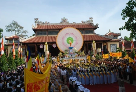 Thừa Thiên Huế: Dâng hoa cúng dường Lễ Kỷ niệm Khánh Đản ảnh 17