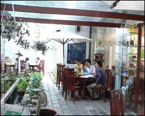 Các nhà hàng chay thu hút khá đông khách là doanh nhân, giới trẻ văn phòng