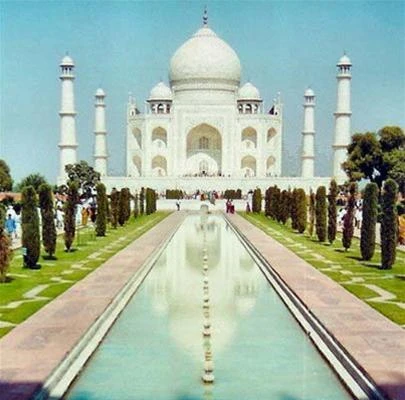 Đền Taj Mahal - Ảnh: aboyfromindia