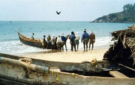 Ngư dân trên bãi biển ở vịnh Bengal - Ảnh: photopost