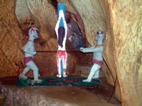 Đi vào động Âm phủ ảnh 1