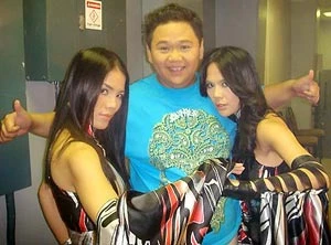 Minh Béo và cặp ca sĩ Trúc Lam - Trúc Linh trong chuyến biểu diễn tại Mỹ.