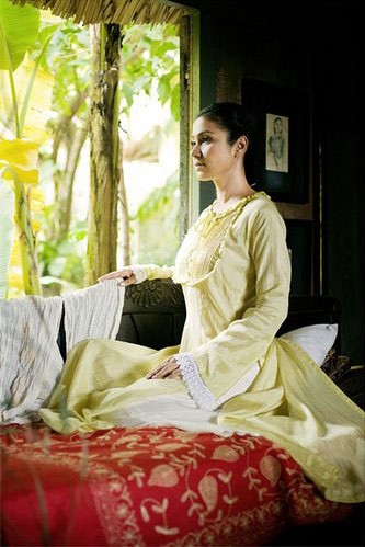 "Nếu cái nghiệp của Trinh là không có một tấm chồng như người ta thì Trinh sẽ không than thân trách phận" (ảnh: Danny Nguyễn) viettrinh-aDannynguyen2.jpg