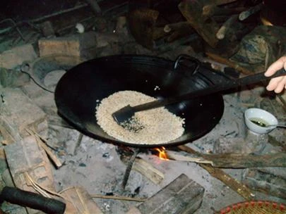 Rang gạo làm bánh khảo