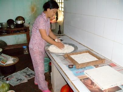 Làm bánh khảo trong khuôn Làm bánh khảo trong khuôn