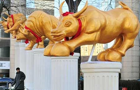 Đàn trâu vàng hùng dũng trên đường phố Bắc Kinh. Ảnh: AFP/Getty.