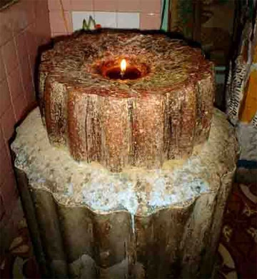 Chuyện ly kỳ quanh những cây nến cháy 640 năm ảnh 1