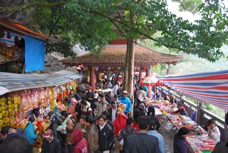 Nô nức trảy hội chùa Hương
