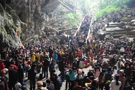Nô nức trảy hội chùa Hương