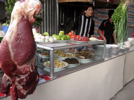 Khai hội chùa Hương: Kẹt đò hàng giờ trên suối Yến ảnh 2