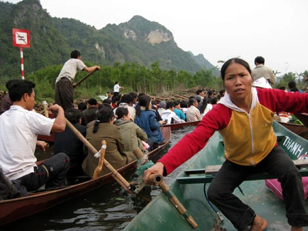 Có không ít chủ đò bỏ rơi khách sau khi đã nhận tiền