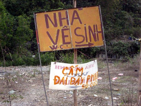 Nhà vệ sinh "tác chiến" mùa hội Nhà vệ sinh "tác chiến" mùa hội