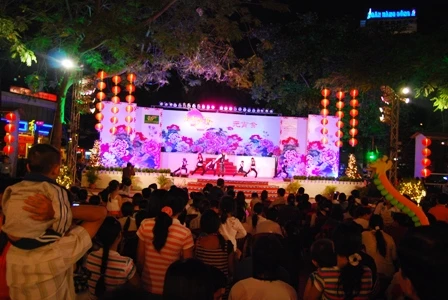 Lễ Hội lồng đèn: Nét văn hóa người Hoa trên đất Việt. ảnh 10 Lễ Hội lồng đèn: Nét văn hóa người Hoa trên đất Việt. ảnh 10