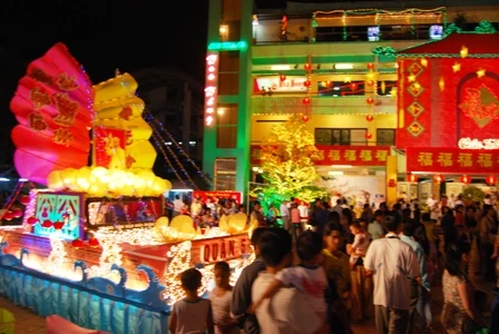 Lễ Hội lồng đèn: Nét văn hóa người Hoa trên đất Việt. ảnh 3 Lễ Hội lồng đèn: Nét văn hóa người Hoa trên đất Việt. ảnh 3