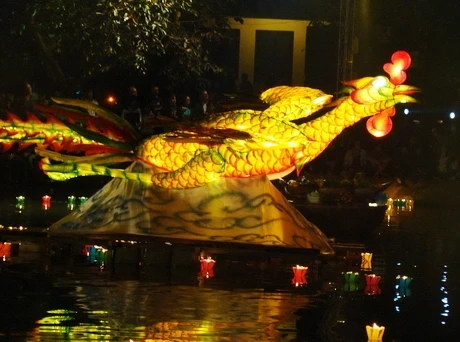 Lễ Hội lồng đèn: Nét văn hóa người Hoa trên đất Việt. ảnh 35 Lễ Hội lồng đèn: Nét văn hóa người Hoa trên đất Việt. ảnh 35