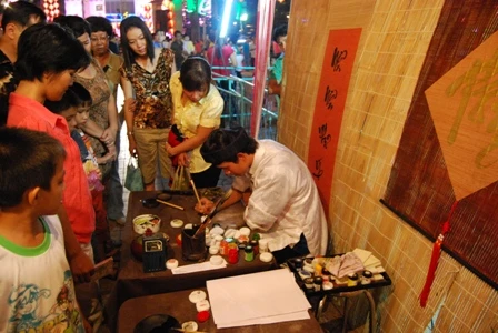 Lễ Hội lồng đèn: Nét văn hóa người Hoa trên đất Việt. ảnh 7 Lễ Hội lồng đèn: Nét văn hóa người Hoa trên đất Việt. ảnh 7