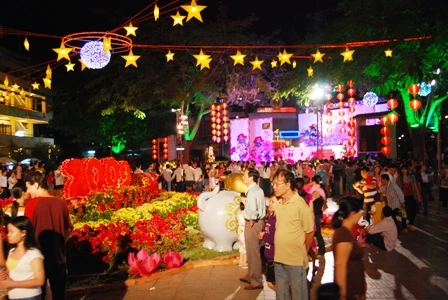 Lễ Hội lồng đèn: Nét văn hóa người Hoa trên đất Việt. ảnh 8 Lễ Hội lồng đèn: Nét văn hóa người Hoa trên đất Việt. ảnh 8