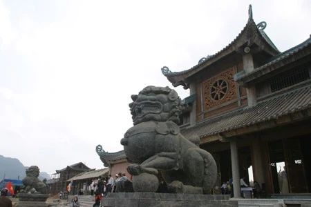 Nô nức đi lễ đầu năm ở chùa Bái Đính