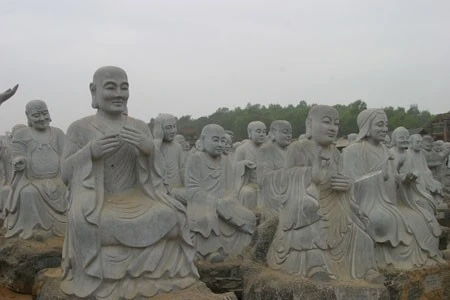 Nô nức đi lễ đầu năm ở chùa Bái Đính