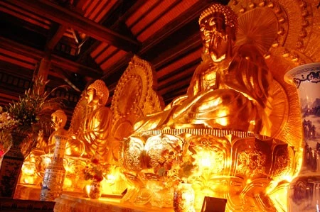 Nô nức đi lễ đầu năm ở chùa Bái Đính