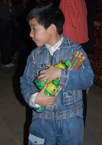 Nô nức đi lễ đầu năm ở chùa Bái Đính