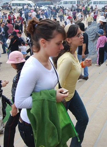 Nô nức đi lễ đầu năm ở chùa Bái Đính