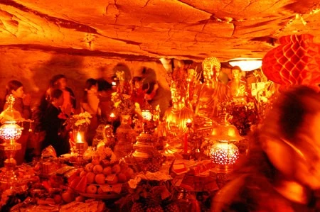 Nô nức đi lễ đầu năm ở chùa Bái Đính