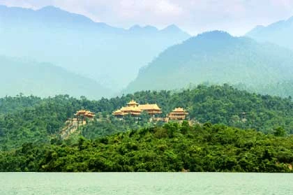 Đến với Thiền viện Trúc Lâm Bạch Mã, Huế ảnh 1