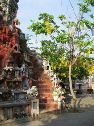 Tháp thờ vong trước chùa Cảnh Phước (Bangkok) Cổng chùa Khánh Vân (Thái Lan)