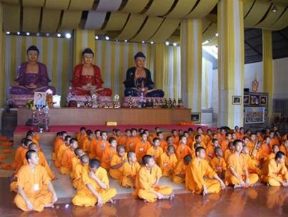 Các chú tiểu người Thái xuất gia ở chùa Việt Nam. Những vị sư tương lai này sẽ tiếp tục lưu giữ dấu ấn Phật giáo Việt Nam trên đất Thái