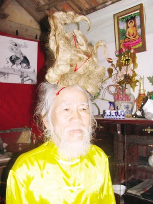 Dị nhân “đội” tóc rồng ảnh 6