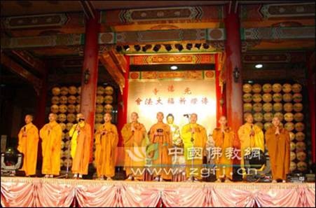 Trưởng lão Tịnh Tâm - Hội Trưởng Hội Hoa Tăng Thế giới tổ chức truyền Bát quan trai giới và đại pháp hội truyền đăng cầu phước dailoan 1.jpg