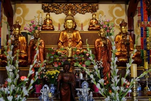 Bàn thờ Phật