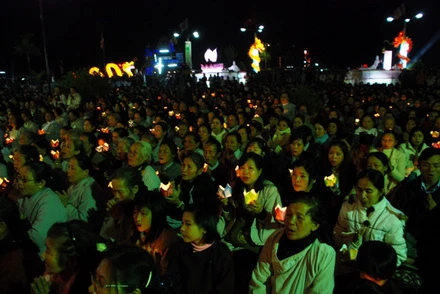 P10 - hang ngan nguoi tham gia phap dan niem phat_resize.JPG