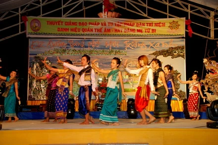P15 - van nghe ket thuc dem phap dan_resize.JPG