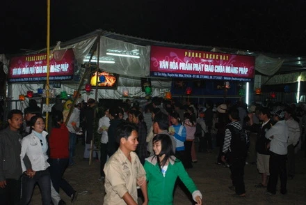 P17  - cac gia hang tham gia le hoi_resize.JPG