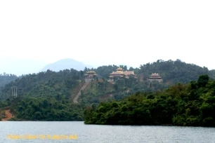 Trùng tu và tôn tạo chùa chiền tại Việt Nam trong mấy năm qua. ảnh 10