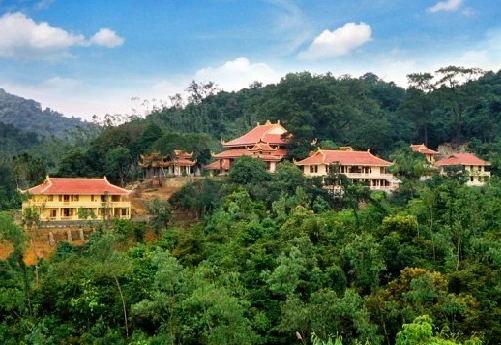 Trùng tu và tôn tạo chùa chiền tại Việt Nam trong mấy năm qua. ảnh 26