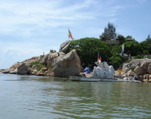 Trùng tu và tôn tạo chùa chiền tại Việt Nam trong mấy năm qua. ảnh 31