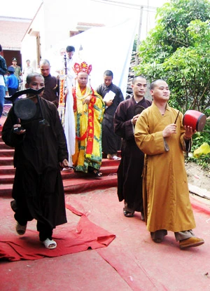 Cầu siêu các anh hùng, liệt sĩ dưới chân tượng Phật Ngọc ảnh 1