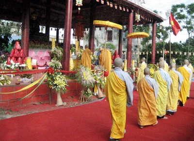 Cầu siêu các anh hùng, liệt sĩ dưới chân tượng Phật Ngọc ảnh 4