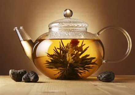 Viên trà hoa bung nở đẹp mắt.
