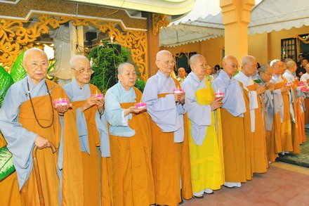 Chùm ảnh: Lễ nhập quan cố đại lão HT. Thích Quảng Liên ảnh 4 htquanglien_04.jpg
