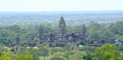Toàn cảnh Angkor Wat nhìn từ đồi Bakheng Toàn cảnh Angkor Wat nhìn từ đồi Bakheng