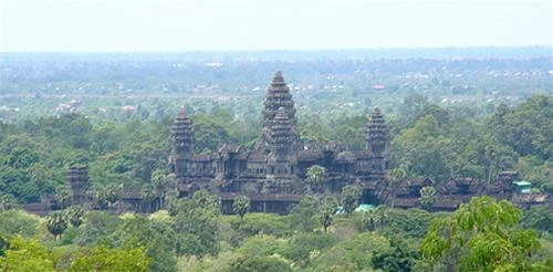 Toàn cảnh Angkor Wat nhìn từ đồi Bakheng