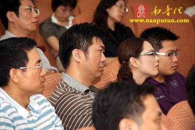Trung Quốc: Pháp sư Tắc Ngộ phương trượng chùa Nam Phổ Đà khai thị cho các học viên lớp bồi dưỡng quản lí Đại học Hạ Môn ảnh 3 phap 3.jpg