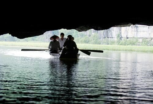 Du khách vãn cảnh trên sông - Ảnh: Nguyên Nguyên Du khách vãn cảnh trên sông - Ảnh: Nguyên Nguyên